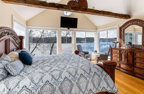 Amesbury Maison | Watch Eagles Soar at RiverBend: Waterfront, 4 Luxury suites, gourmet kitchen, Smart TVs, Fast WiFi