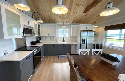 Westerly Maison | Watch Hill/Misquamicut/Weekapaug Renovated w Views, AC, Beach, WIFI, Memories!