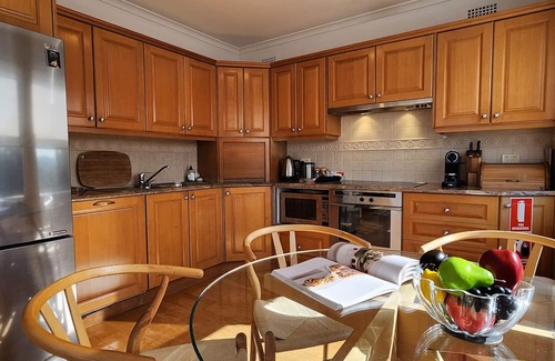 Sydney Appartement | Watch The Sunrise Over Coogee | 2 Bedrooms + Garage