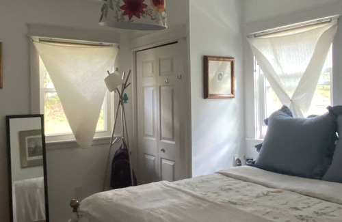 Gloucester Cottage | Water Front Cozy Cottage With amazing Sunset