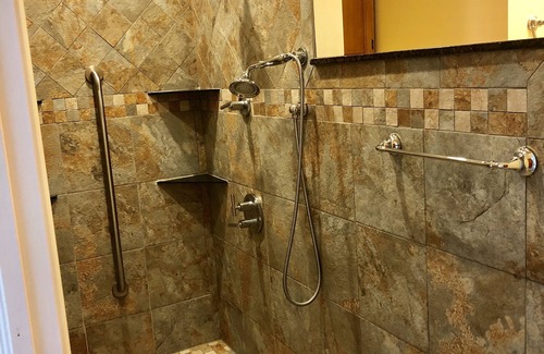 Breezeswept Beach Estates Maison | Accueil Water Front. Accès direct en eau profonde avec piscine privée / spa / quai et ascenseur