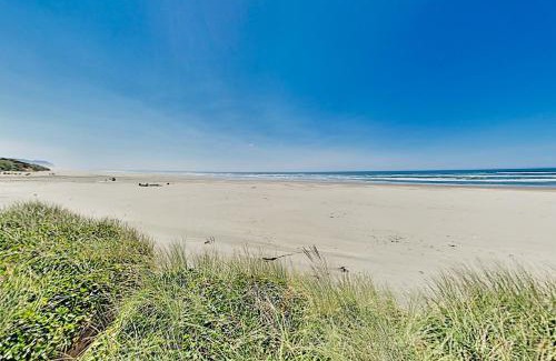 Waldport Maison | Water's Edge Oceanside Home
