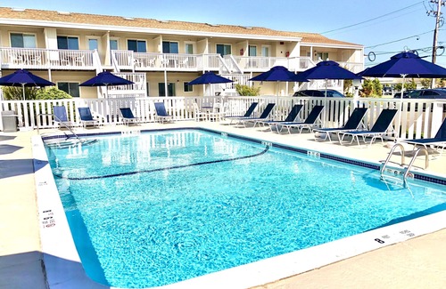 Culloden Shores Appartement | Water &Sunset views POOL mint studio Balcony SLEEP 5 walk2 beach harbor dock