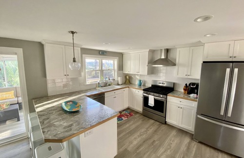 Carteret County Maison | Water View&Access~ Game Room~Sunrise~Beach~Kayak Fishing~Close to Ferry~Sleeps 6