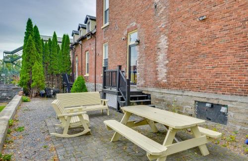 Sackets Harbor Appartement | Water-View Balcony Charming Lake Ontario Studio!