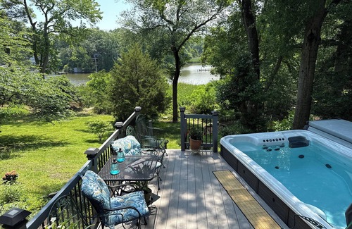 Arnold Maison | Water view Oasis renovated 3 bedrooms, 2.5 bath &hot tub conveniently in Arnold!