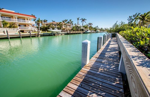 Coury Maison | Maison de luxe de nouvelle construction avec piscine! 2 Master En-Suites, plage privée de Inch