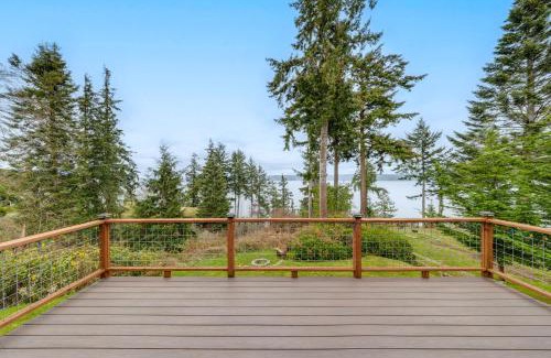 Greenbank Maison | Water Views Whidbey Island Hideaway with Deck