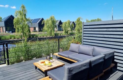 Balk Maison | Water Villa in Balk with Lake Access