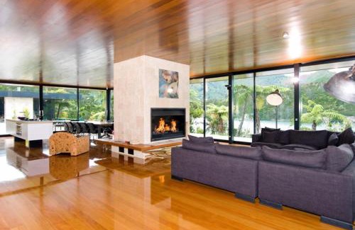 Saint Omer Maison | Waterfall Bay Glass House