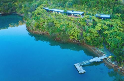 Saint Omer Maison | Waterfall Bay Glass House
