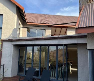 Dullstroom Maison | Waterfall House