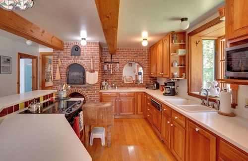 Hollowville Maison | Waterfalls and Trails at 'The Mills At Green Hole'