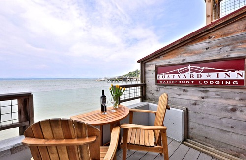 Langley Copropriété | Waterfront 1 bedroom condo - private deck offering spectacular views