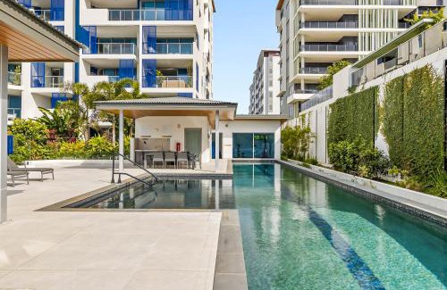 Bokarina Appartement | Waterfront 2-Bed Oasis - Pool Steam Jacuzzi Gym