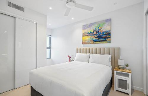 Bokarina Appartement | Waterfront 2-Bed Oasis - Pool Steam Jacuzzi Gym