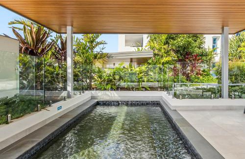 Bokarina Appartement | Waterfront 2-Bed Oasis - Pool Steam Jacuzzi Gym