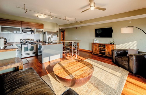 Waves Copropriété | Waterfront 2-Bedroom, 1.5-Bathroom Suite at REAL Watersports