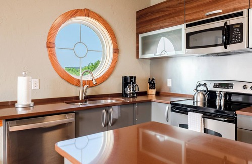 Waves Copropriété | Waterfront 2-Bedroom, 1.5-Bathroom Suite at REAL Watersports