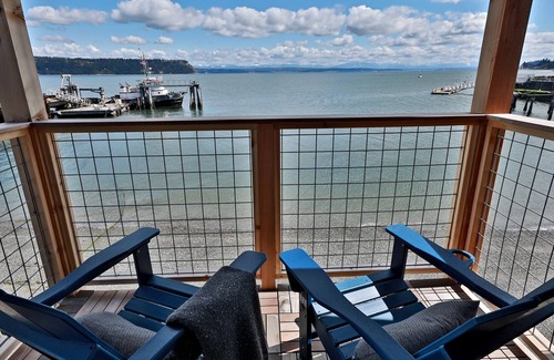 Langley Copropriété | Waterfront 2 bedroom condo - private deck offering spectacular views