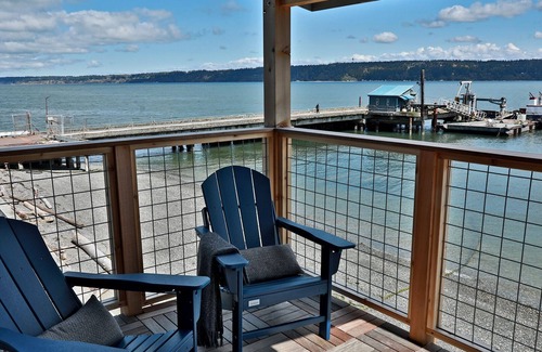 Langley Copropriété | Waterfront 2 bedroom condo - private deck offering spectacular views