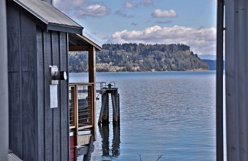 Langley Copropriété | Waterfront 2 bedroom condo - private deck offering spectacular views