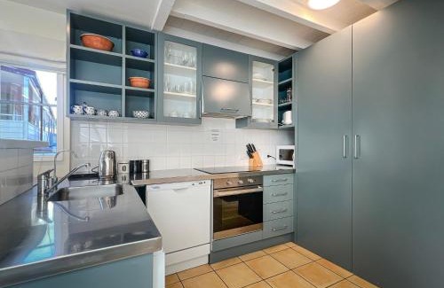 Akaroa Appartement | Waterfront 2-Bedroom Harbour View Apartment