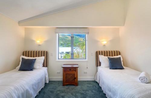 Akaroa Appartement | Waterfront 2-Bedroom Harbour View Apartment