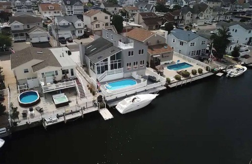 Osbornsville Maison | Waterfront 2BR Home in Brick w/ Swimming Pool