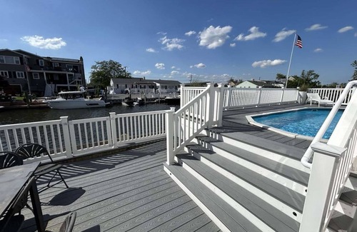 Osbornsville Maison | Waterfront 2BR Home in Brick w/ Swimming Pool