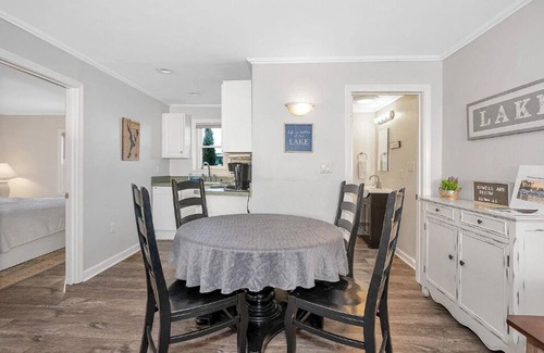 Winnisquam Copropriété | Waterfront 3 bedroom/1 bath condo with WiFi, AC