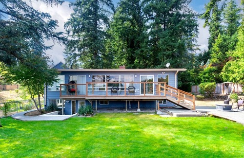 Lakeland South Maison | Waterfront 3BR Lower Unit with Scenic Views