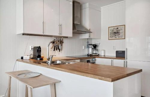 Ballstad Maison | Waterfront cabin in the middle of Lofoten