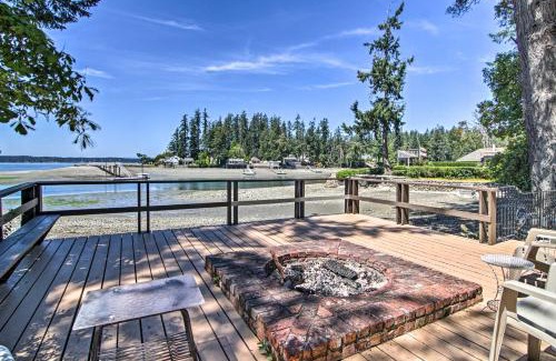 Gig Harbor Maison | Waterfront Cabin with Fire Pit in Gig Harbor!