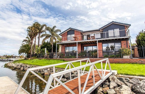 Patterson Lakes Villa | Waterfront Canal beach view + Private Jetty