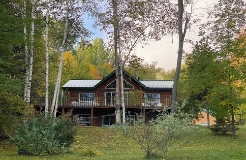 Duhamel Chalet De Ski | Waterfront Chalet Oasis perfect for a quiet summer or winter getaway