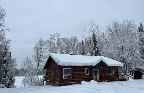 Duhamel Chalet De Ski | Waterfront Chalet Oasis perfect for a quiet summer or winter getaway