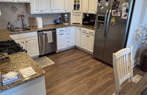 Eastport Copropriété | Waterfront condo in Eastport, ONLY available for the Legislative session