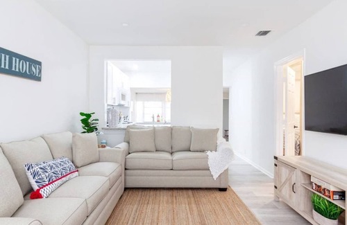Cypress Point Copropriété | Waterfront condo with pool, 1 block to the beach!