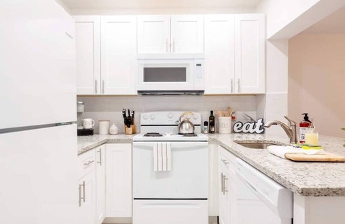 Cypress Point Copropriété | Waterfront condo with pool, 1 block to the beach!