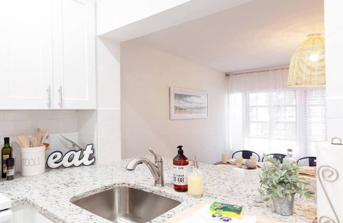 Cypress Point Copropriété | Waterfront condo with pool, 1 block to the beach!
