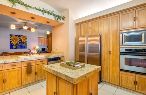 Playas de Rosarito Copropriété | Waterfront condo with heated pool, hot tub, balcony, fireplace, & central AC