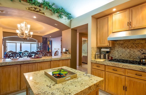 Playas de Rosarito Copropriété | Waterfront condo with heated pool, hot tub, balcony, fireplace, & central AC