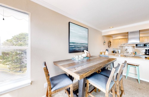 Lincoln City Copropriété | Condo de coin bord de l'eau avec vue sur l'océan - à proximité de la plage, de la baie et des attractions