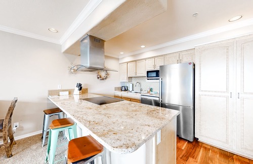 Lincoln City Copropriété | Condo de coin bord de l'eau avec vue sur l'océan - à proximité de la plage, de la baie et des attractions