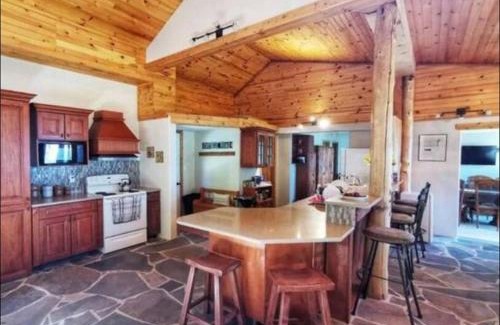 Lion's Head Maison | Waterfront Cottage in Lion's Head