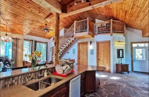 Lion's Head Maison | Waterfront Cottage in Lion's Head