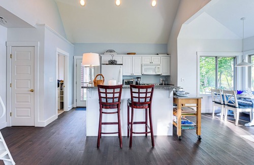 Summer Village Cottage | Waterfront Cottage in Summer Village w/ Grill