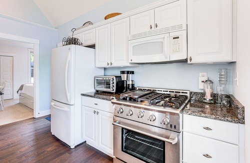 Summer Village Cottage | Waterfront Cottage in Summer Village w/ Grill