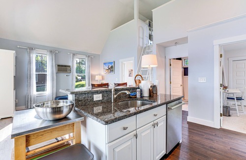 Summer Village Cottage | Waterfront Cottage in Summer Village w/ Grill